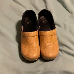 Womens dansko shoes